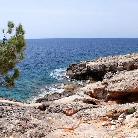 Sveta Nedilja 11433c Sveta Nedelja (Hvar)